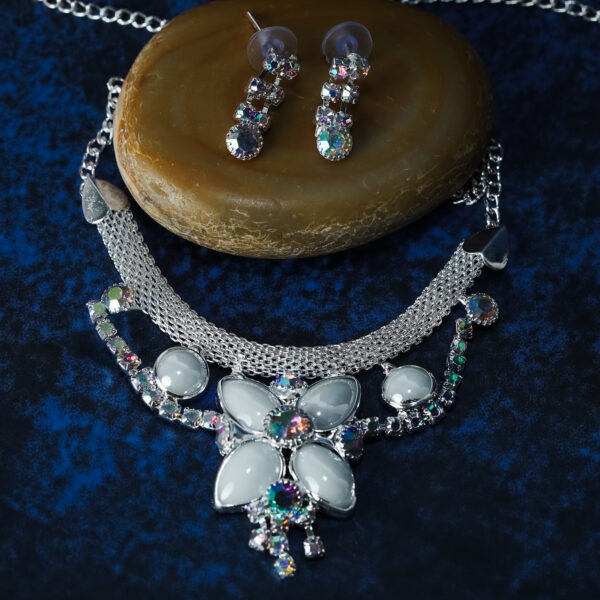 NECKLACE-9005_3-1.jpg