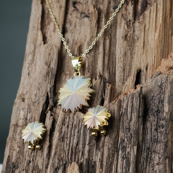 NECKLACE-9032_2-1.jpg NECKLACE-9032_2-1.jpg