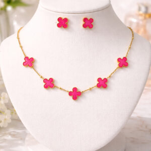 Minimal Pink Clover Pendant Necklace with Stud Earrings